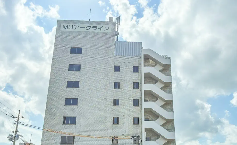 MUアークラインビルの外観